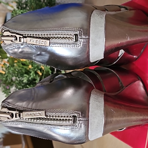 BCBGGirls wedge in 10M Pewter/Moonstone smooth met/suede - Picture 6 of 13